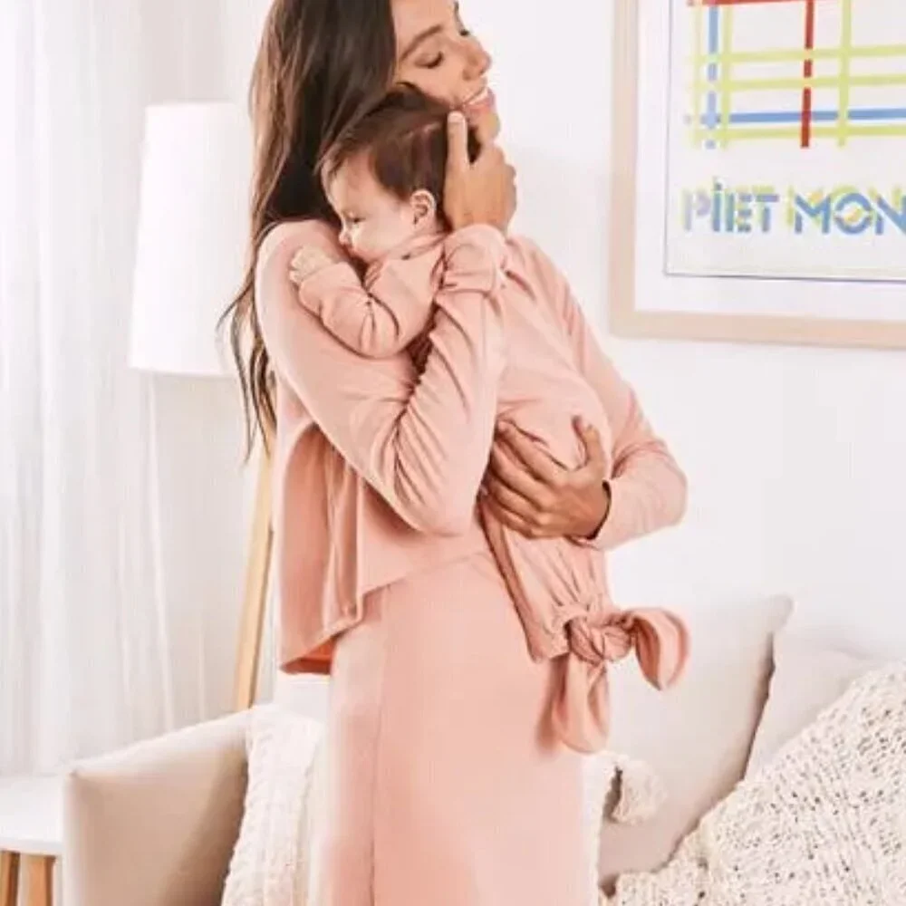 ANGEL MATERNITY Knotted Baby Gown in Pink Size Newborn